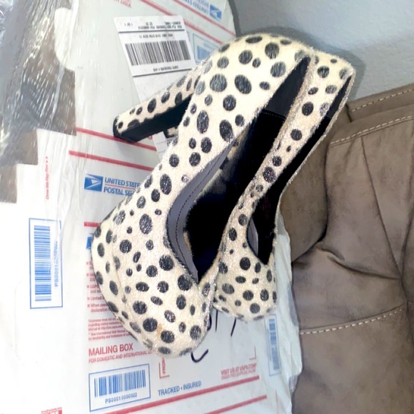 Dalmatian shoes - Picture 1 of 6